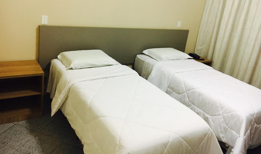 Realminas Hotel E Restaurante โกเวร์นาดอร์ วาลาดาเรส ภายนอก รูปภาพ