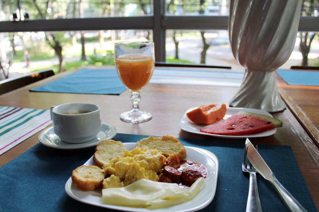 Realminas Hotel E Restaurante โกเวร์นาดอร์ วาลาดาเรส ภายนอก รูปภาพ