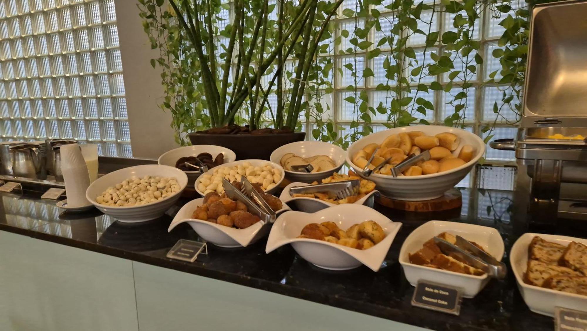 Realminas Hotel E Restaurante โกเวร์นาดอร์ วาลาดาเรส ภายนอก รูปภาพ