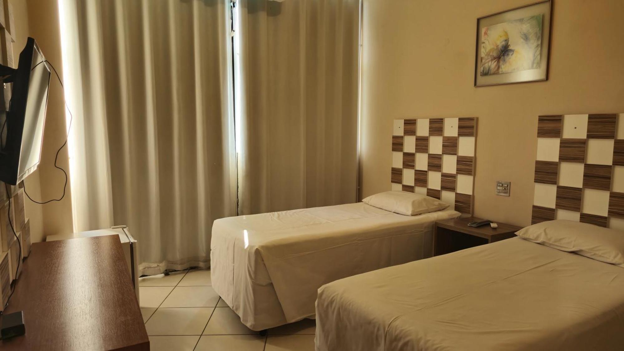 Realminas Hotel E Restaurante โกเวร์นาดอร์ วาลาดาเรส ภายนอก รูปภาพ