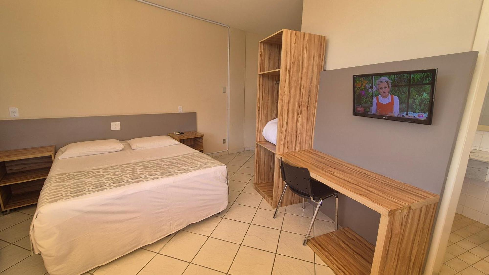 Realminas Hotel E Restaurante โกเวร์นาดอร์ วาลาดาเรส ภายนอก รูปภาพ