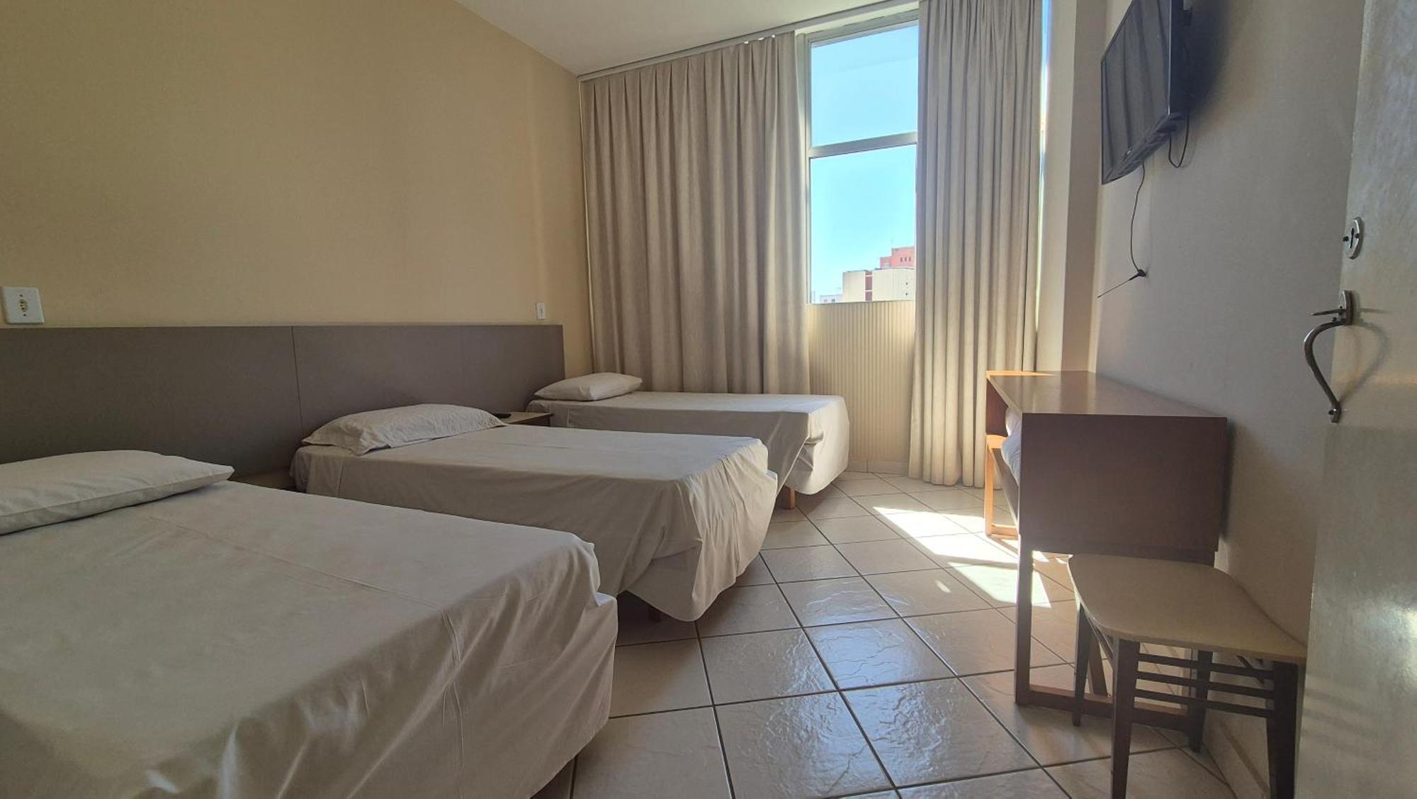 Realminas Hotel E Restaurante โกเวร์นาดอร์ วาลาดาเรส ภายนอก รูปภาพ