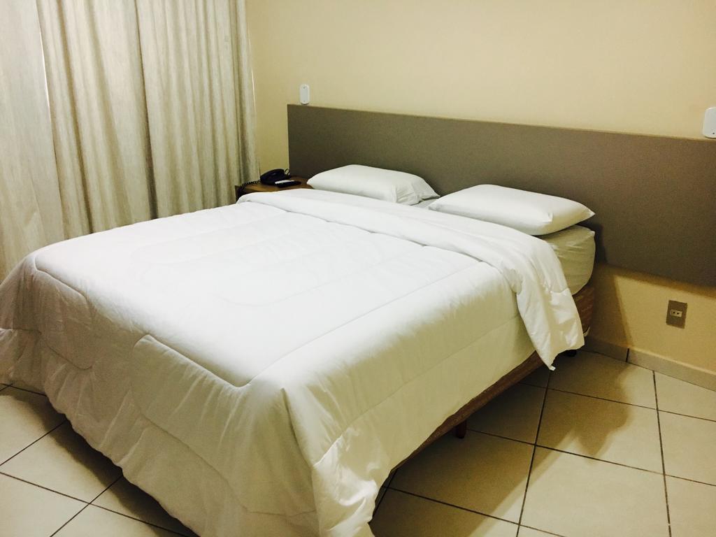 Realminas Hotel E Restaurante โกเวร์นาดอร์ วาลาดาเรส ภายนอก รูปภาพ