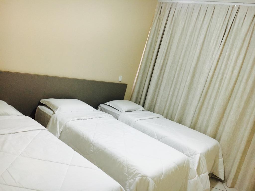 Realminas Hotel E Restaurante โกเวร์นาดอร์ วาลาดาเรส ภายนอก รูปภาพ