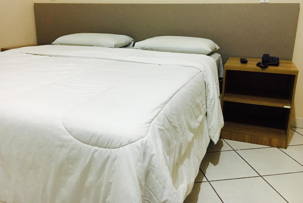 Realminas Hotel E Restaurante โกเวร์นาดอร์ วาลาดาเรส ภายนอก รูปภาพ